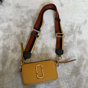 Marc Jacobs  - Så fin handväska använt fåtal ggr, två fack 