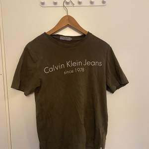 T-Shirt från Calvin Klein, skick 8/10, storlek S