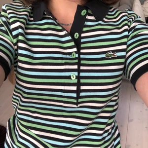 Lacoste tröja - Snygg lacostetröja som inte hittas någon annan stans, lite i baggystyle eller formellt. Kan mötas upp i Göteborg eller frakta✨