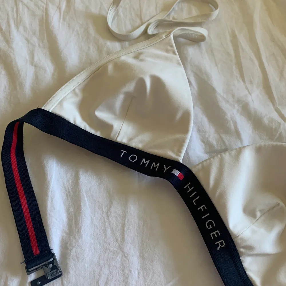 Jätte fin bikini från Tommy Hilfiger tyvärr för liten för mig, nypris 300. Övrigt.