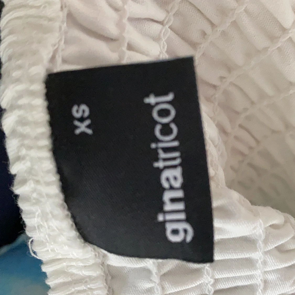 Vit topp från Gina Tricot - 90