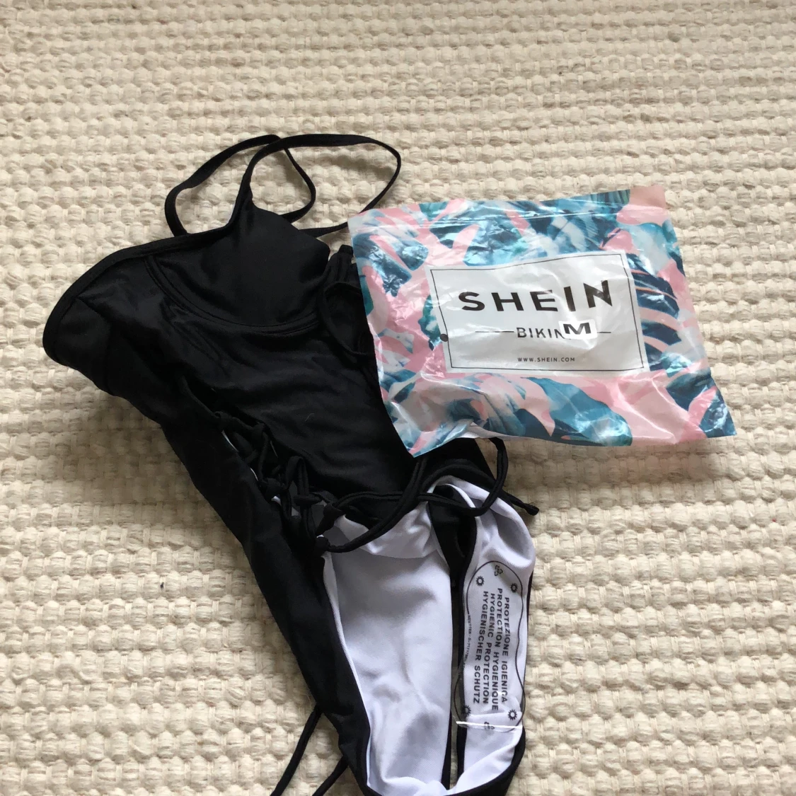 Svart baddräkt från Shein storlek M (OBS LITEN I STORLEKEN) - 91