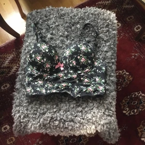 Kropptop - Passar xs/ s och i bra skick.finns fler bilder 