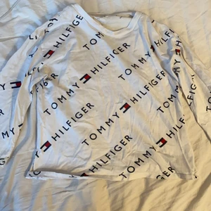 En äkta Tommy hilfiger tröja - En äkta Tommy hilfiger tröja