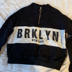 En tröja med en liten dragkedja - En tröja med en liten dragkedja. 