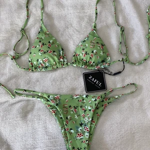 Zaful bikini - Säljer denna oanvända zaful bikini pga den är för liten för mig, och alla lappar finns kvar. Buda om priset i kommentarerna. Budgivningen avslutas måndag. Frakt ingår ej. Högsta bud exkl frakt: 230kr