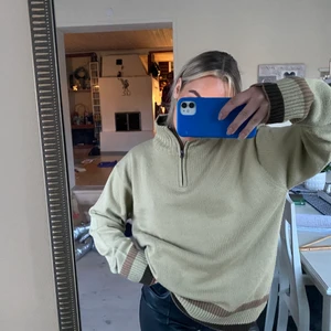 Vintage ziphoodie  - Säljer denna as balla tröja! Köpt secondhand! Kommer tyvärr inte till använding :((