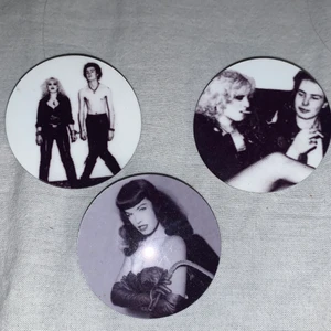 Pins - Pins från Shock med olika motiv🤩 10kr st +12kr frakt