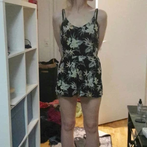 Jumpsuit - Jumpsuit med blommor