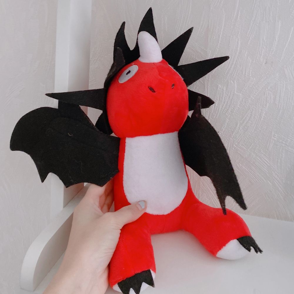sĂ€ljer 2 söta smĂ„ drakar frĂ„n filmen how to train your dragon! đ enar röd med svarta vingar och taggar, och den andfa Ă€r mörkblĂ„ med ljusblĂ„ vingar och taggar. supersöta och exklusiva! đČ 1 för 125, 2 för 200. Ăvrigt.