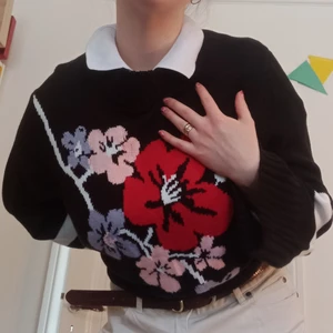 Superfin tröja  - Extremt fin och superbekväm tröja från H&M, knappt använd och i nyskick! Storlek L och sitter så fint på kroppen 🥺❤️ 