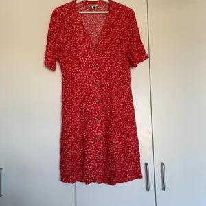 Klänning - Sommarklänning från Monki. Använd några gånger!