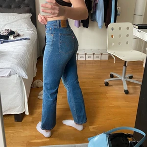 Levis jeans - Blåa Levis jeans 💙 Fint skick! Nypris 1199kr. Mitt pris 600kr