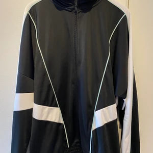 JUNKYARD ZIPSHIRT - Väldigt bra skick och passformen är oversized ;)