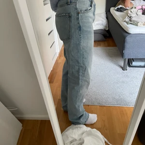 zara jeans - Jättefina jeans som är använda typ 3 gånger! Storlek 38 men sitter som 36😀 BUDA