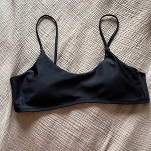 Bikiniöverdel - En hel svart bikini överdel, helt ny och oanvänd! 
