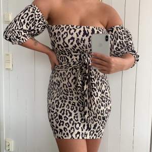 Leopardmönstrad klänning från Missguided, aldrig använd🤍