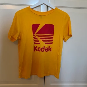 Kodak t-shirt - Kodak t-shirt från h&m. Köparen står för frakt.