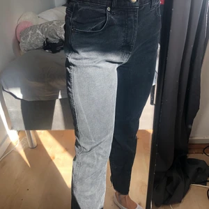 Jeans - st:36 från pull and bear. Mycket stretchiga och knappt använda.