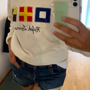 Ralph Lauren Tröja - Säljer mina fina polo tröja som kommer inte till användning längre ❤️ perfekt till lite kallare nätter nu på sommaren/hösten ☀️ Köparen står för frakt som är inte inkluderat i prisen💞💞