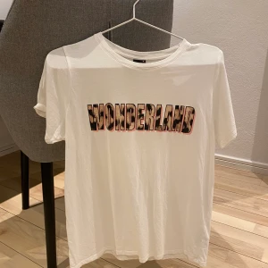 T-shirt  - Kan skickas mot fraktkostnad 💘