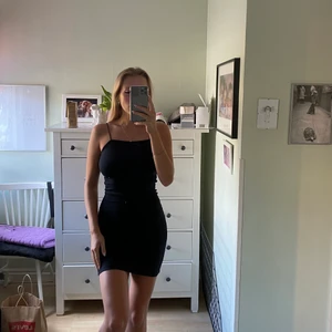 Svart klänning  - Svart klänning i nyskick ifrån bikbok Storlek: xs Pris: 99