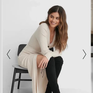 overknee skor - säljer nu mina overknee skor, köpte dom för något år sedan och använda 1 gång. köpta för runt 500-600kr