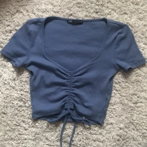 Zara topp - Jättefin lila topp från zara, inga tecken på användning☺️