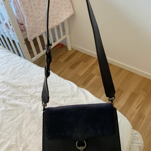 Rebecca Stella handbag - Jätte fin väska från märket Rebecca Stella. I nyskick använd endast nån enstaka gång! 
