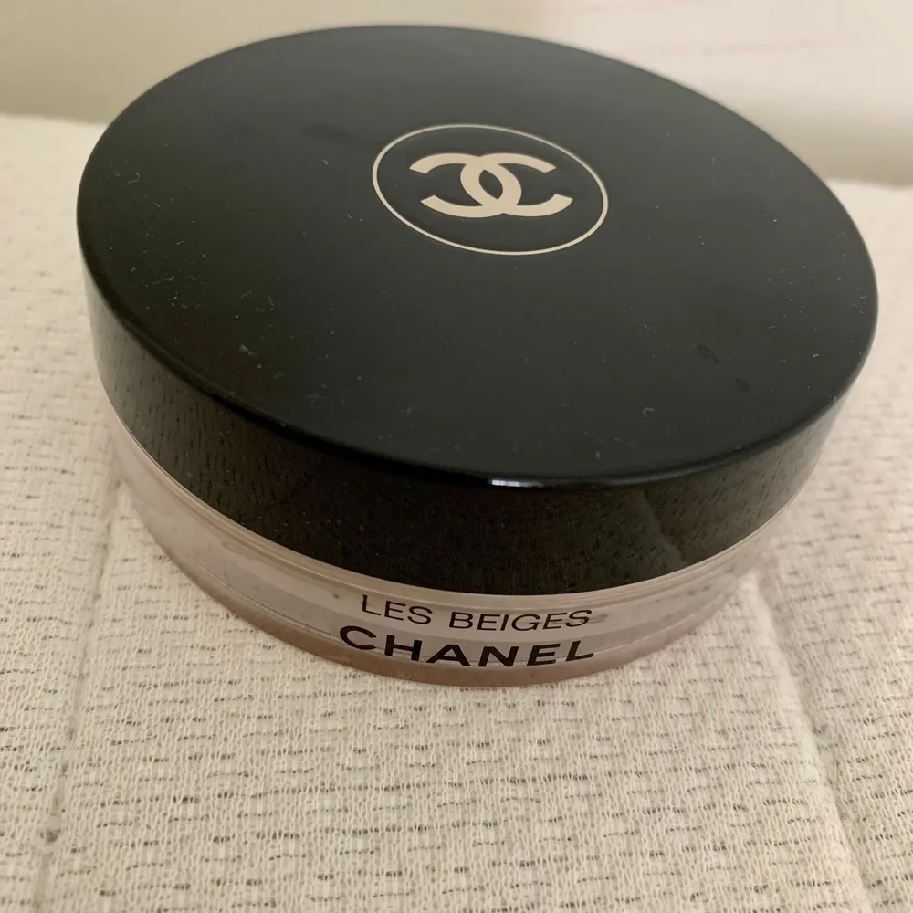 Chanel les beiges bronzer, använd ca 3 gånger. Säljes pga passar inte min hy. Nypris ca 500 kr, mitt pris 200 kr. . Övrigt.