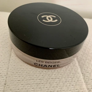 Chanel les beiges bronzer  - Chanel les beiges bronzer, använd ca 3 gånger. Säljes pga passar inte min hy. Nypris ca 500 kr, mitt pris 200 kr. 
