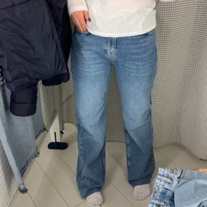 Jeans - Säljer dessa fina jeans som tyvärr inte kommit till användning. Dom är helt nya och har lappen kvar på💕