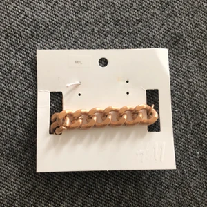Armband - Jätte snyggt från HM som tyvärr inte kommer till användning!:( Väldigt fint skick🙃
