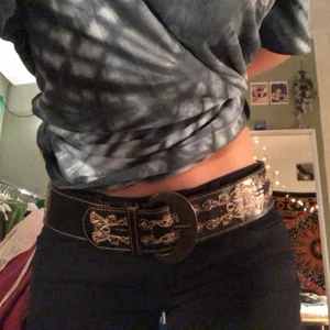 Bälte - Coolt brätt bälte, kom aldrig till användning