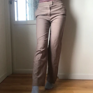 Kostymbyxor  - En par sköna kostymbyxor. Inga defekter och i nyskick. Inte stretchiga. Köparen står för frakten!