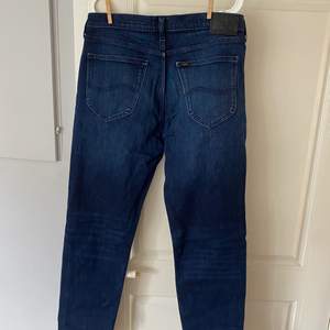 Lee jeans storlek w:34 l:32. Modellen på jeansen heter Austin.