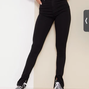 Jeans Nelly - Hej säljer nu mina jeans från Nelly pågrund av att ja inte använder dom så ofta🥰Har använt dom kanske 5 gånger🥰så nästan helt oanvända så dom är i bra skick! Om ni vill ha bild på dom på så skriv privat ❤️Köparen står för frakten. 