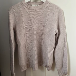 Tröja - Beige tröja säljs då den inte kommer till användning. 50kr+frakt🥰