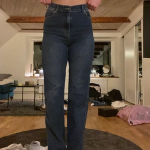 Dr denim jeans!! - Oanvända Dr denim jeans från nelly!! as sköna o sitter som en smäck. Storlek M/32 men passar S/32. Nypris 499kr 