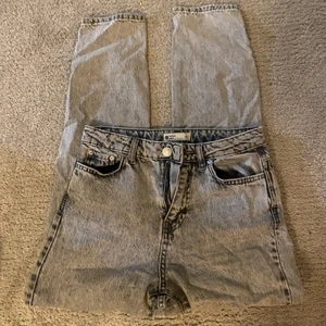 Gråa jeans från Gina tricot  - Tveka inte vid frågor💓💓💓Ljusgråa