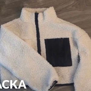 Teddy jacka - Säljer min teddyjacka som tyvärr inte kommer till användning, vilket den borde för den är verkligen supersnygg och skön. Inte alls använd mycket, så i princip i nyskick. Den är slutsåld på Gina Tricot’s hemsida och tror ej att den går att hitta i butik längre. Köpare står för frakt 💚