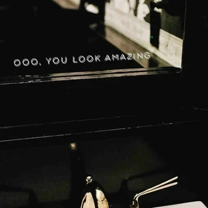 Dekal till tex spegel - Helt ny dekal inte öppnad än. Går att sätta på en spegel tex, eller en vägg, ett fönster, på tegel, på bilen/bilrutan, vart du vill. Mått finns på bild nr2. ☺️ 