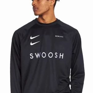 SÖKER - söker Nike swoosh sweatshirt i M/L