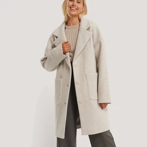 Snygg grå kappa från NAKD 🤍 - Säljer min fina ullkappa från NAKD i storlek S! 🤍skriv privat för fler bilder. Nypris: 899kr