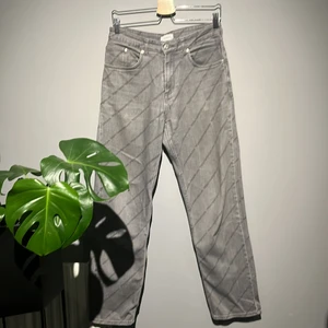 Axel Arigato Jeans - Storlek 31. Originalpris 1400kr. Prutning är accepterat vid snabbt köp 