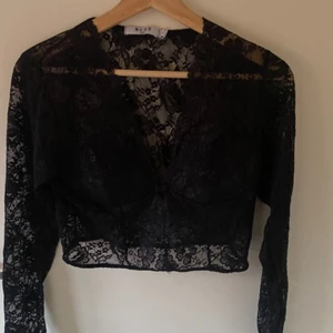 Nakd topp  - Spets topp passar en M/l