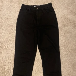 Zara jeans - Svarta jeans från zara