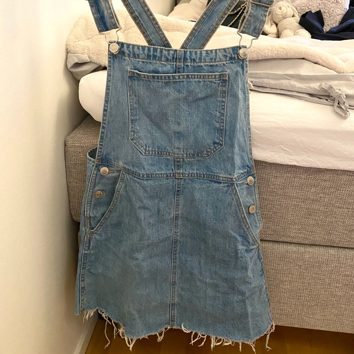 Jeanskjol med hängslen  - 90