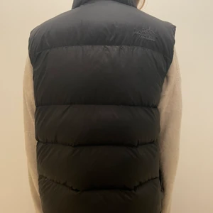 North face väst  - En north face väst i stl M! Bra skick najs fit 