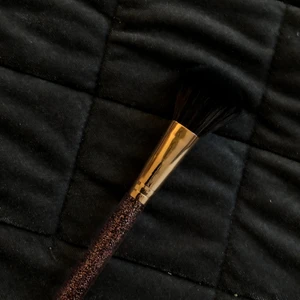 Smink borste - Sminkborste! vet inte var den är ifrån! Helt oanvänd!